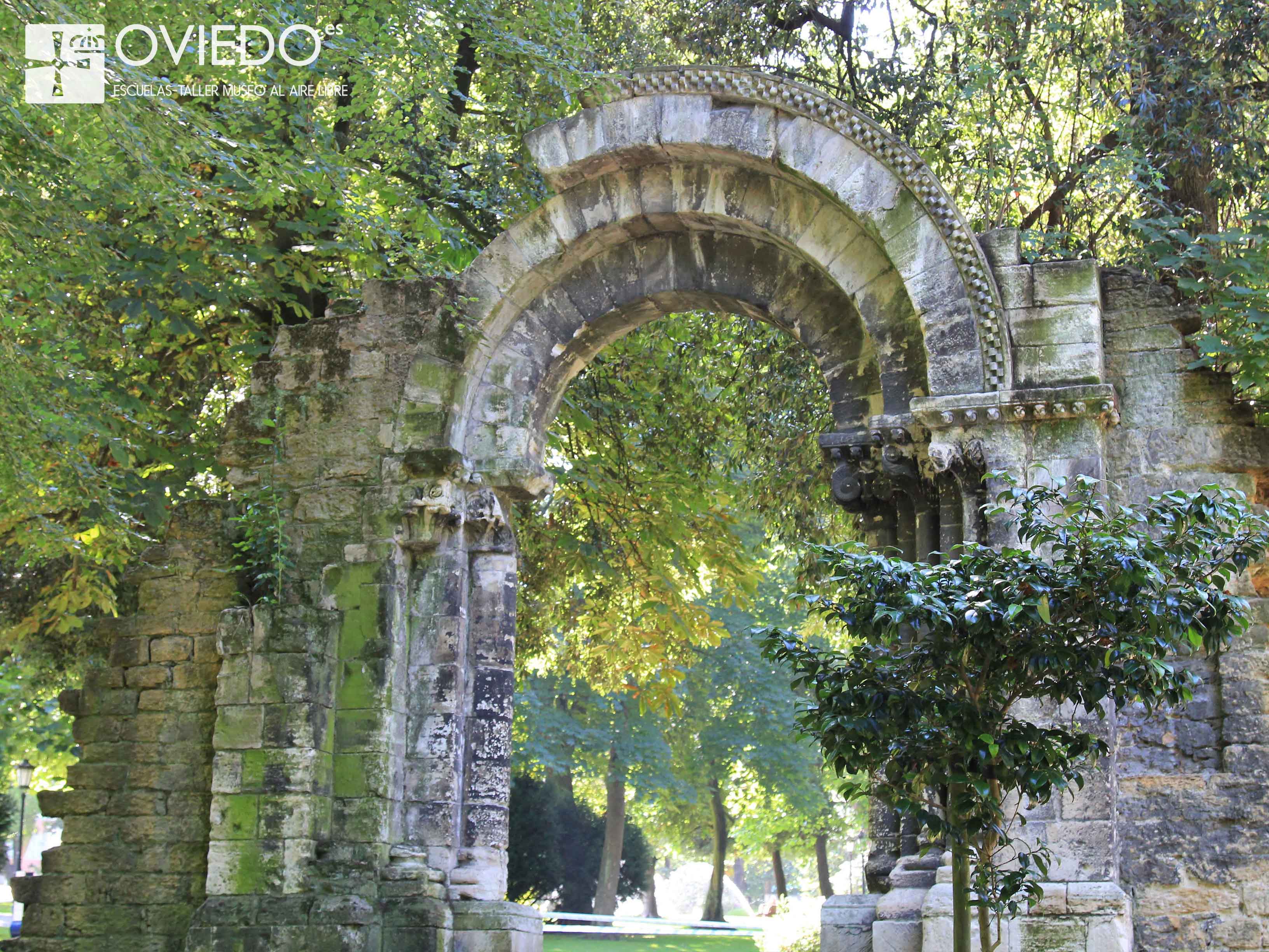 Escultura Arco de la Iglesia de San Isidoro